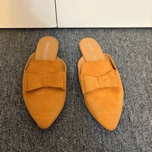 Tan Suede Bow Pointed Toe Mule - Women